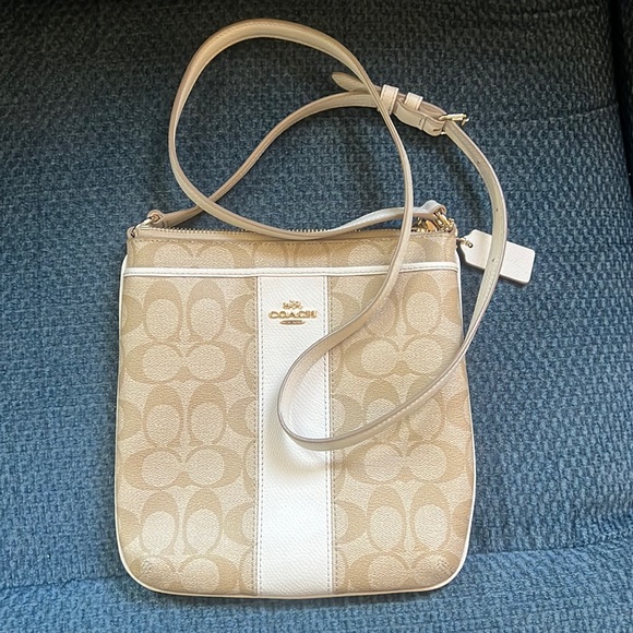 Coach crossbody - Picture 1 of 3